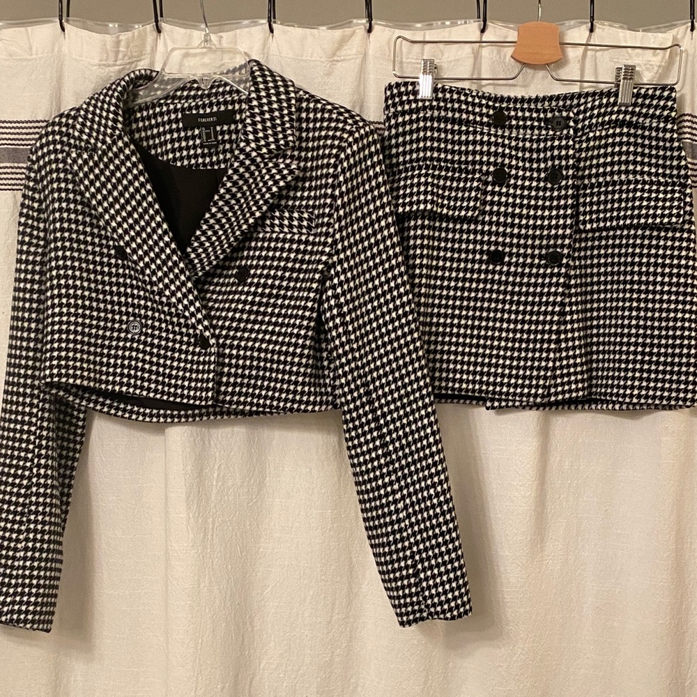 Forever 21 Black and White Houndstooth Mini Skirt